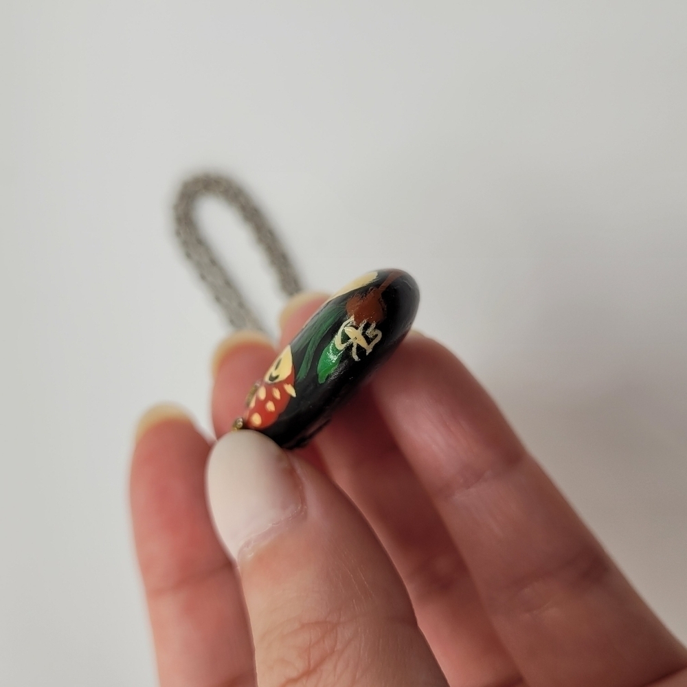 Hand-Painted vintage Mushroom Pendant Necklace - Picture 3 of 8